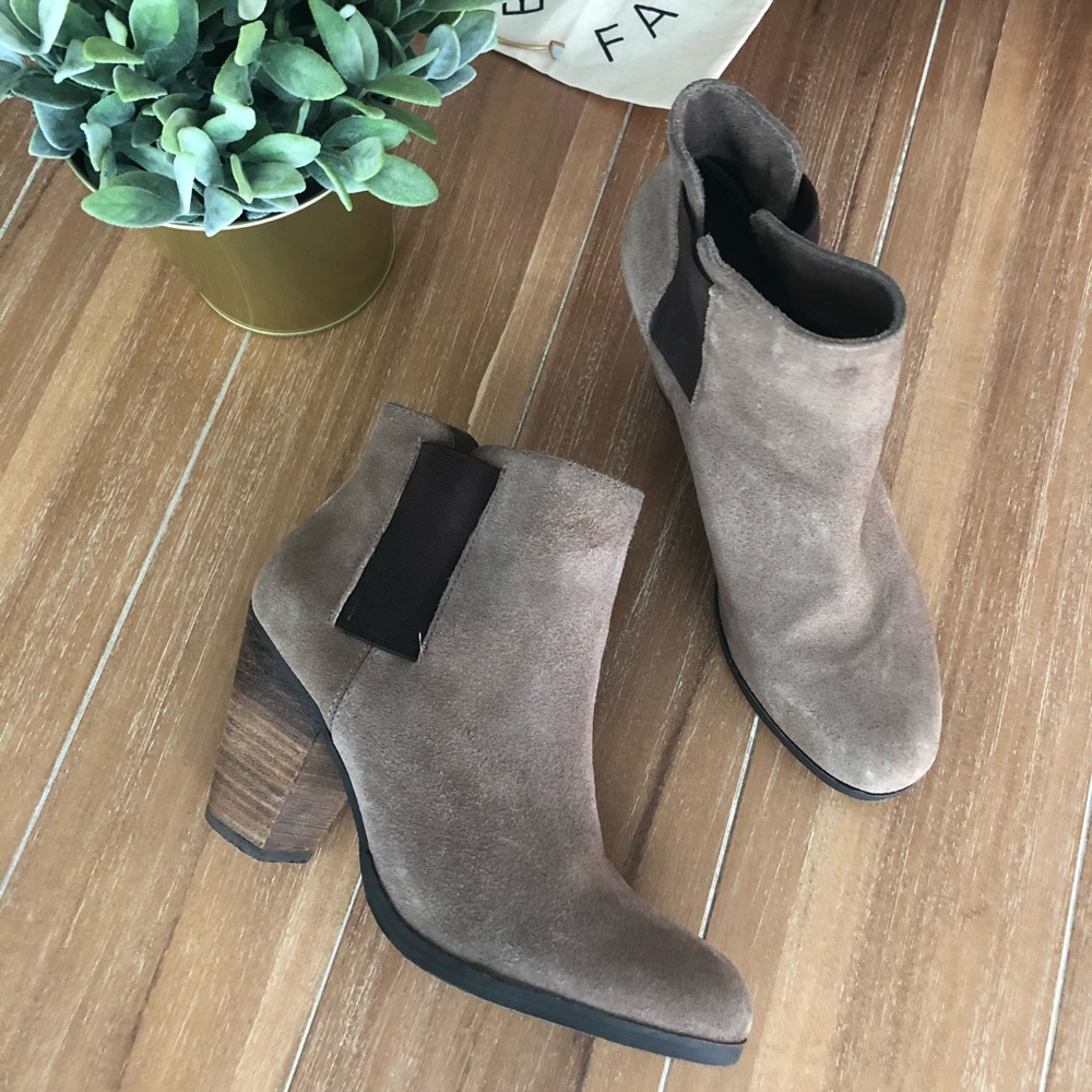 Vince Camuto Chelsea boots